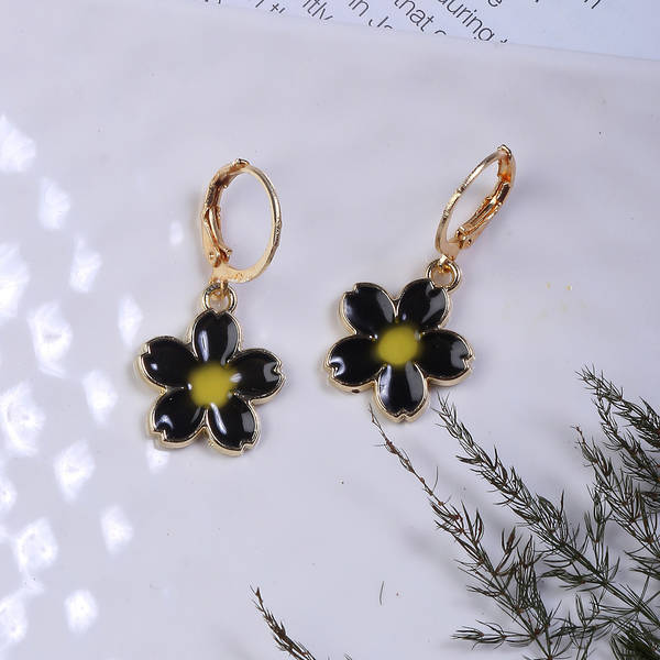 Elegant Black Flower Charm Earrings
