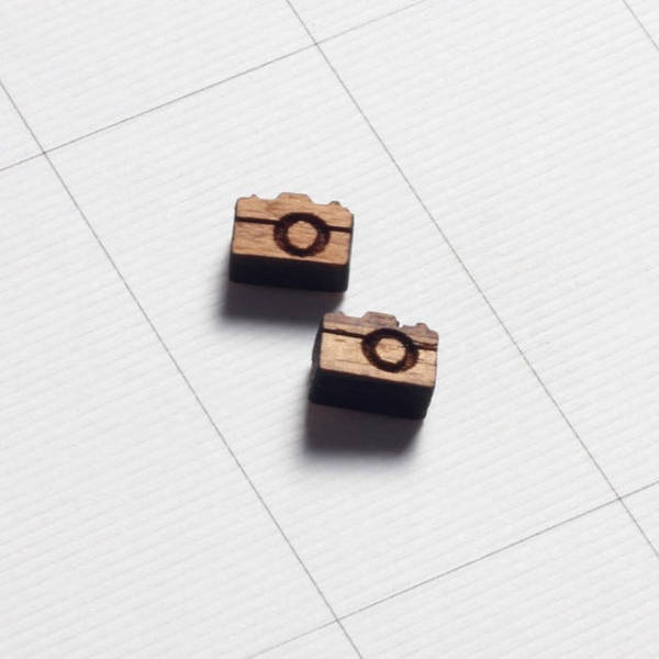 Studs - Wooden - Camera
